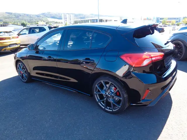 Ford Focus view 5