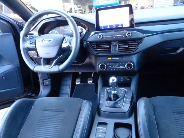 Ford Focus view 11