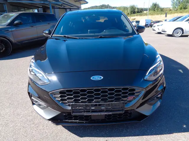 Ford Focus view 2