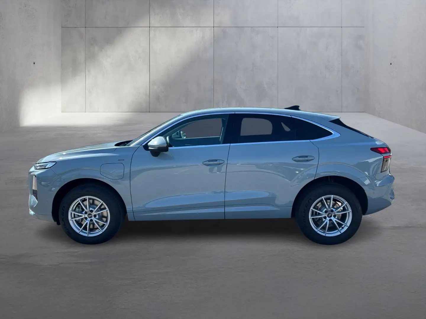 Audi Q3 e-hybrid 200 kW intense Grau - 2