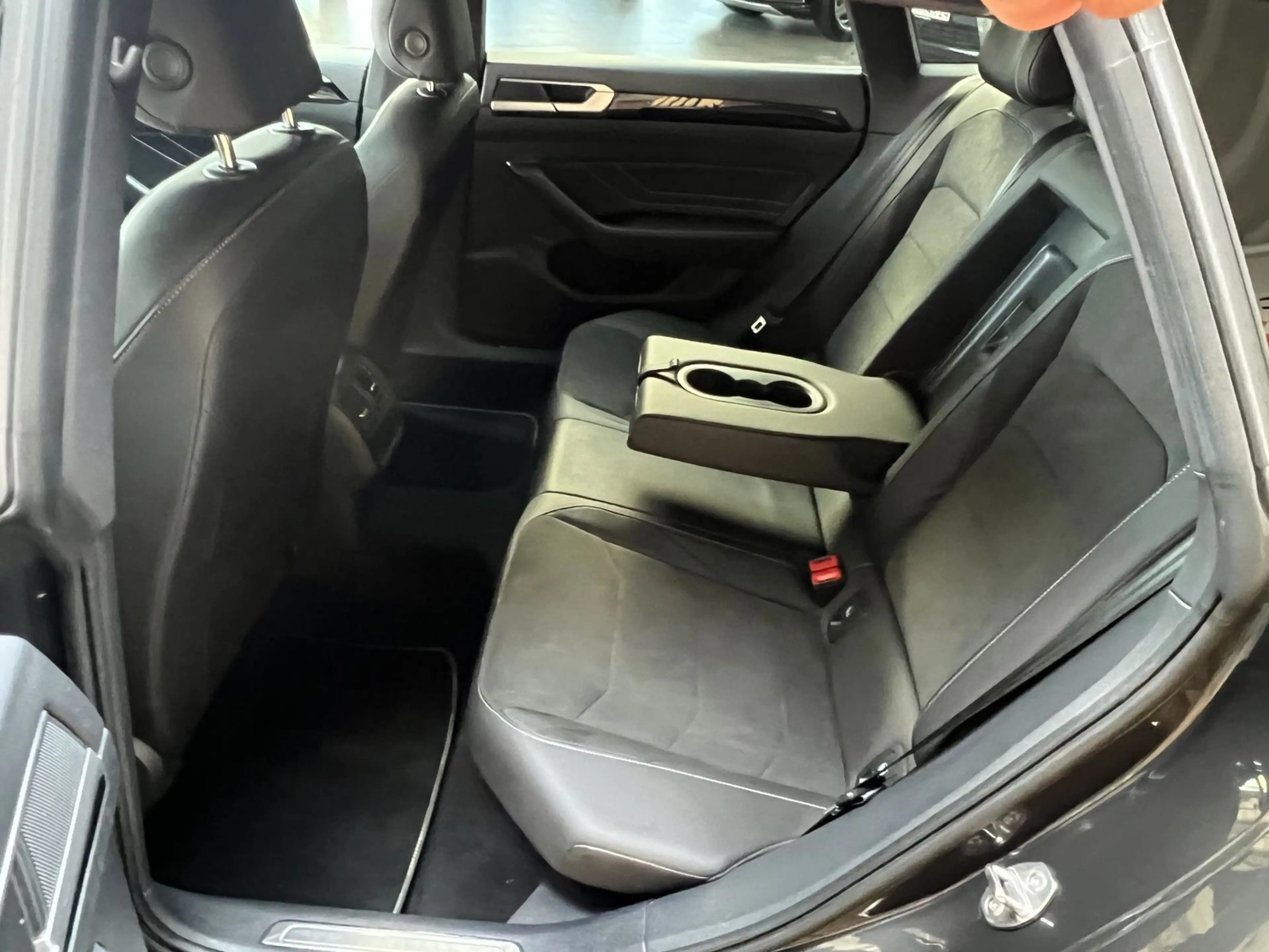 Volkswagen Arteon R-Line Leder Navi Kamera AHK "20 LED Spor — photo 13