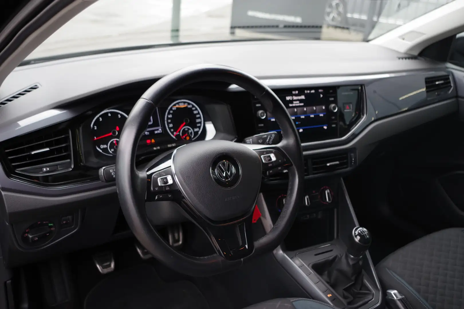 Volkswagen Polo 1.0 TSI 95 PK Comfortline Business, Adap. Cruise C Zwart - 2