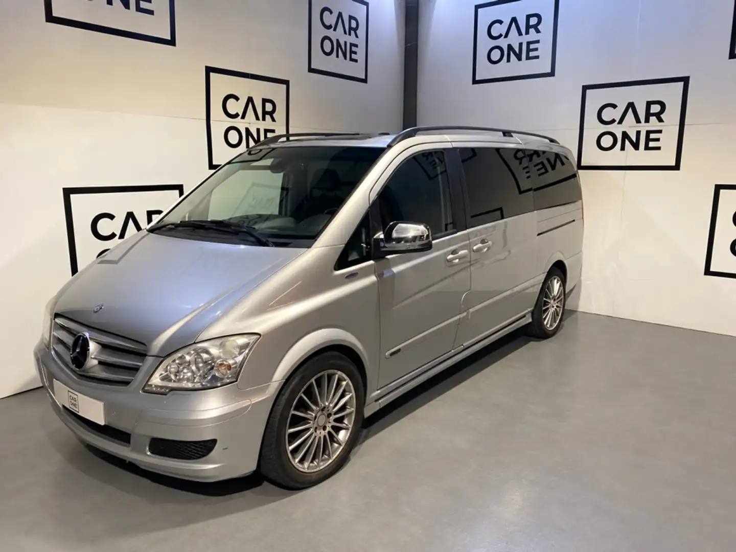 Mercedes-Benz Viano 3.0CDI Avantgarde Largo Aut. Gris - 1