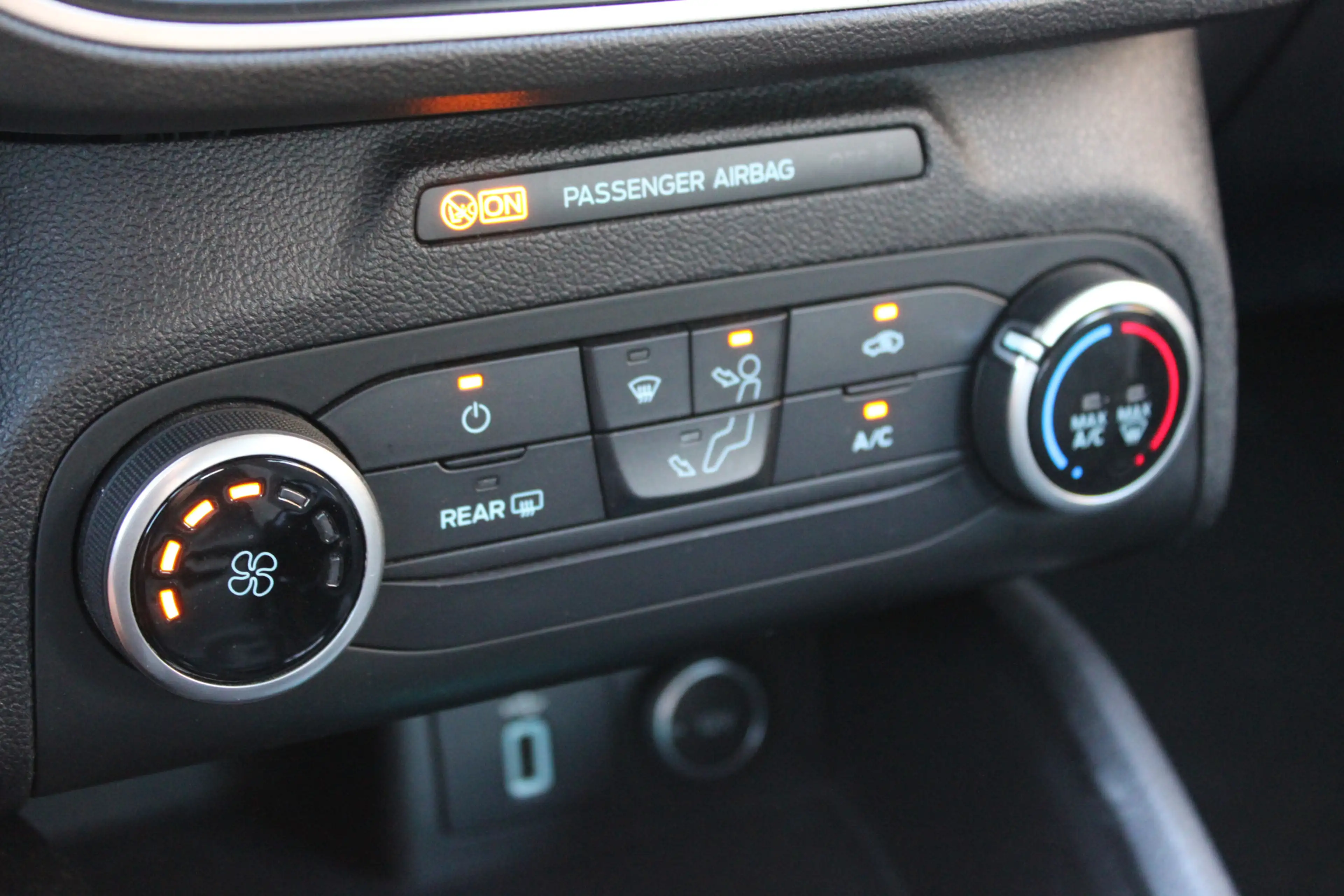 Ford Focus Wagon 1.0 EcoBoost Edition Business NAVI AIRCO PDC — photo 9
