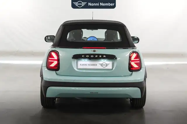 Mini Convertible view 4