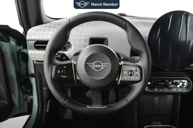 Mini Convertible view 15