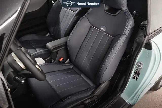 Mini Convertible view 12