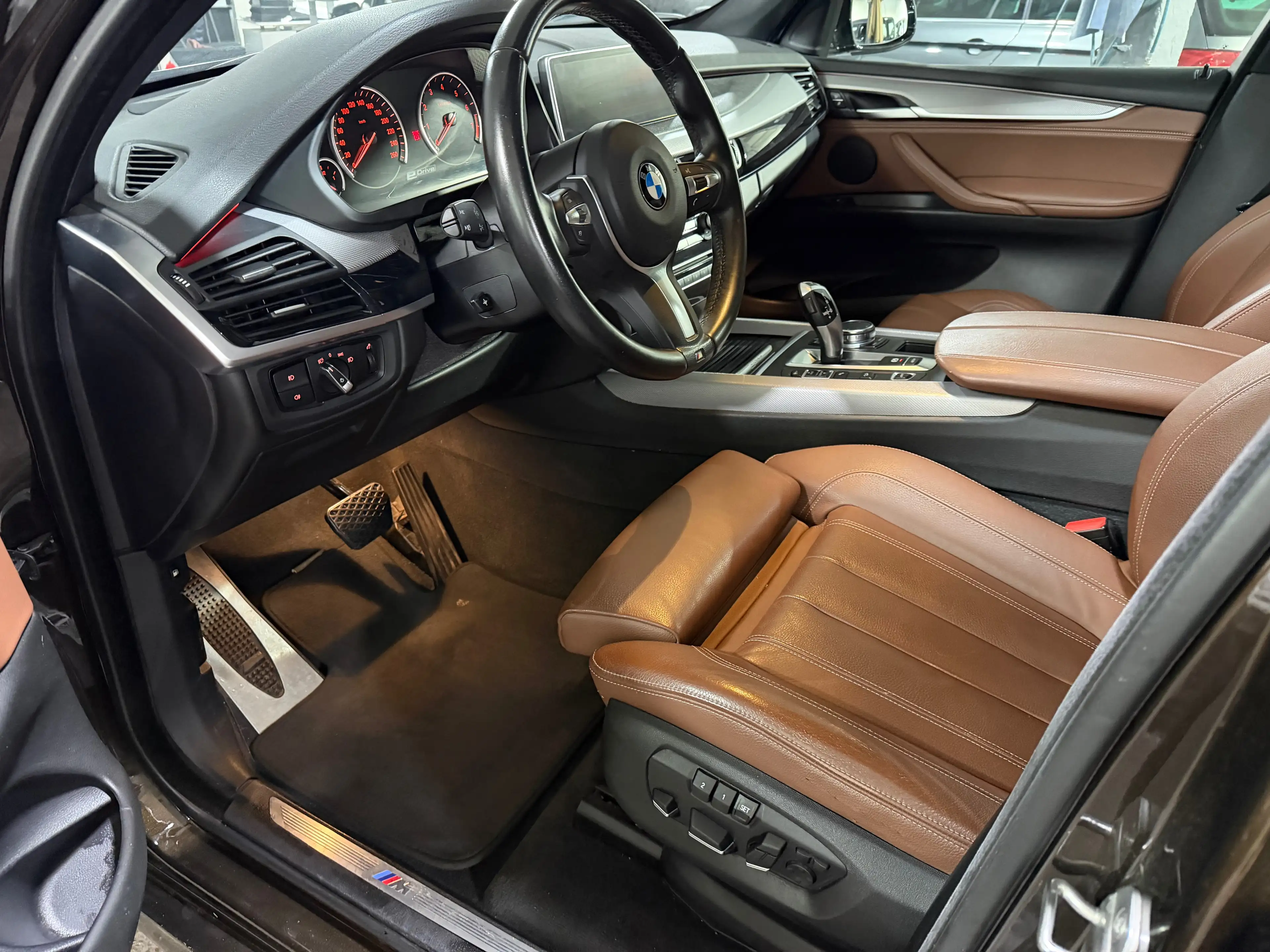 BMW X5 40e Pack M — photo 6