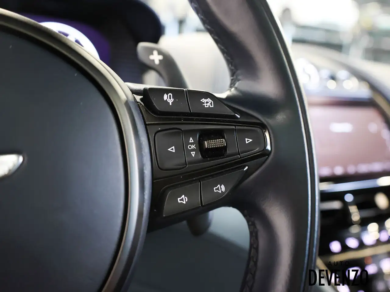 Aston Martin DBX снимка Aston Martin DBX