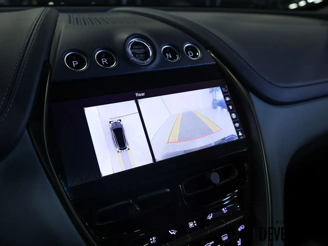 Aston Martin DBX снимка Aston Martin DBX