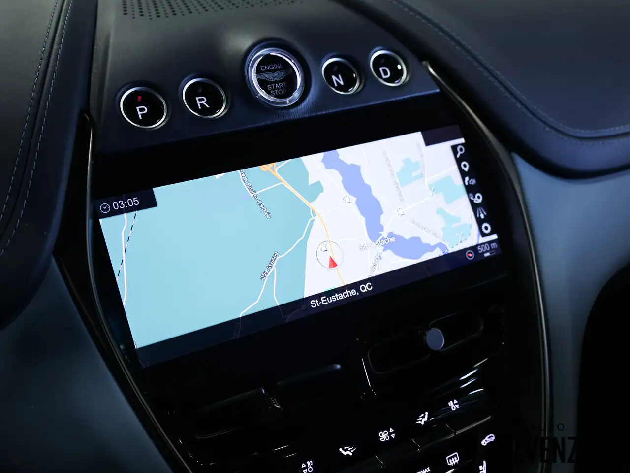 Aston Martin DBX снимка Aston Martin DBX
