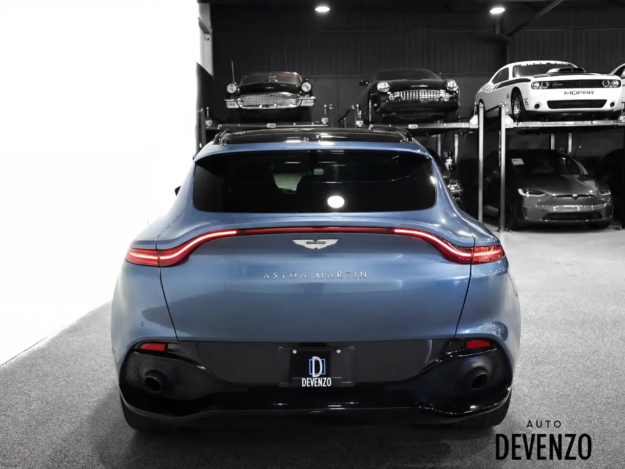 Aston Martin DBX снимка Aston Martin DBX