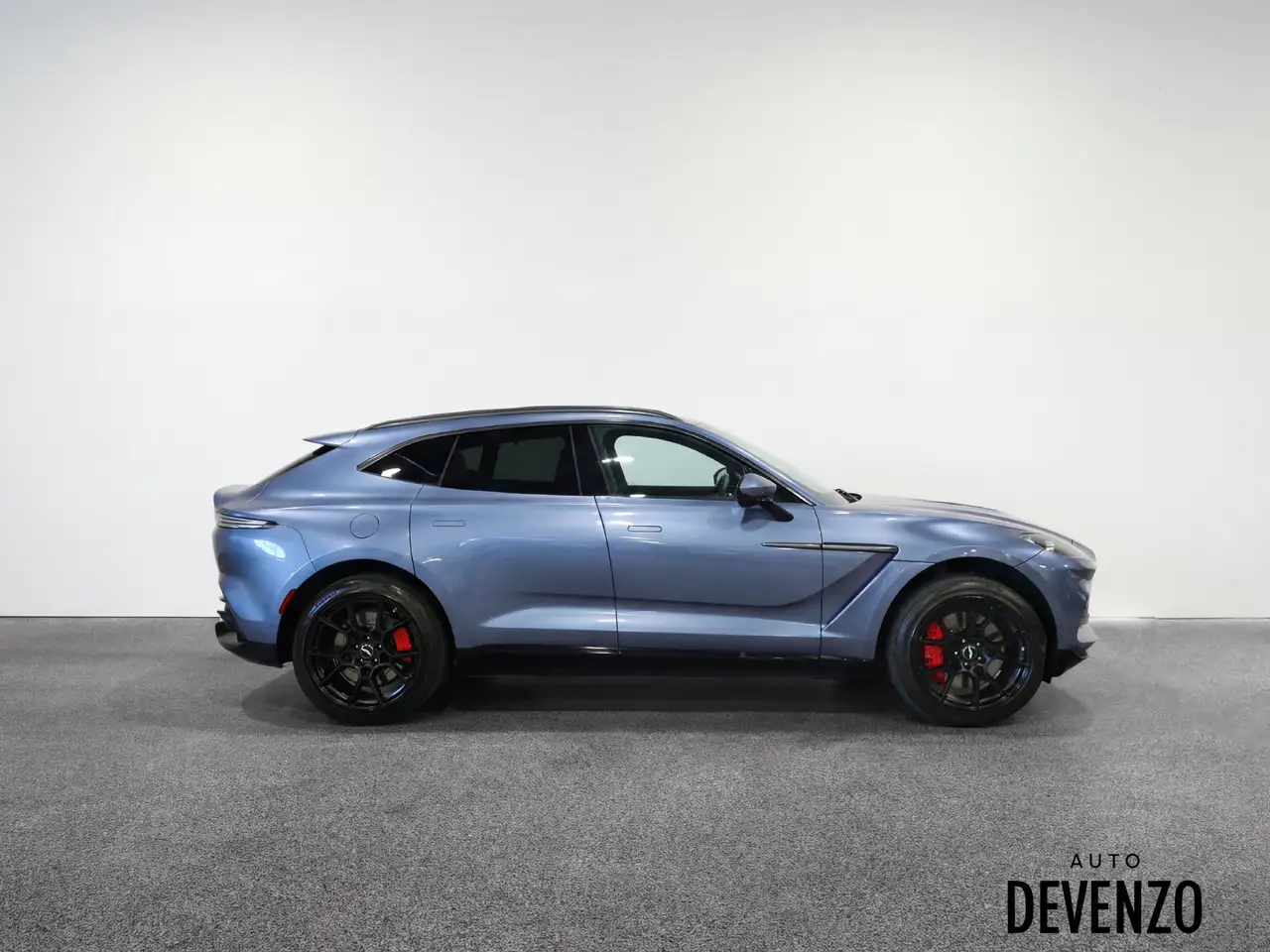 Aston Martin DBX снимка Aston Martin DBX