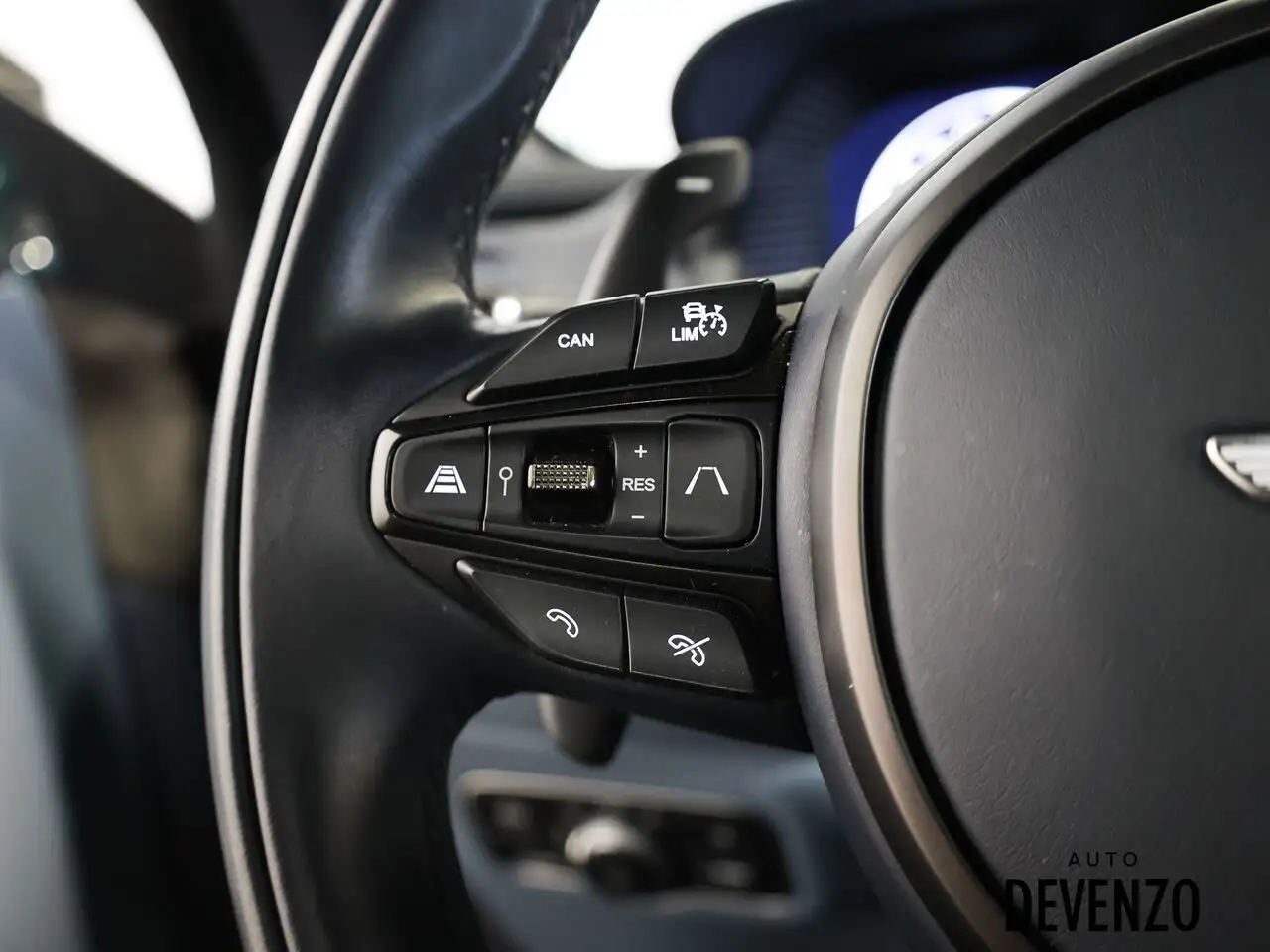 Aston Martin DBX снимка Aston Martin DBX