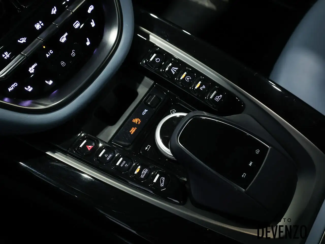 Aston Martin DBX снимка Aston Martin DBX