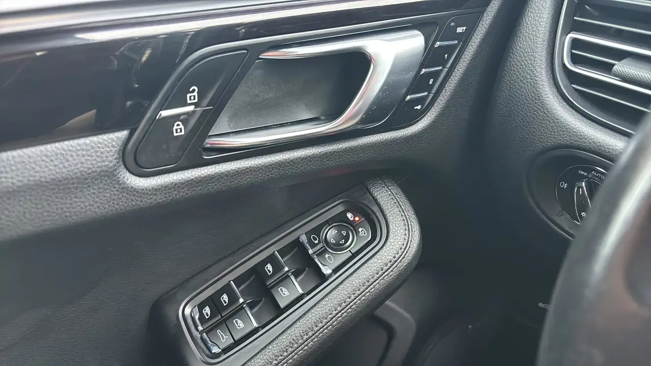 Porsche Macan снимка Porsche Macan