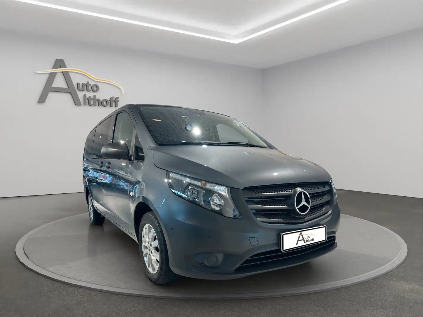 Mercedes-Benz Vito Tourer Edition lang Aut. AHK NAV StdHzg TEM Gris - 1