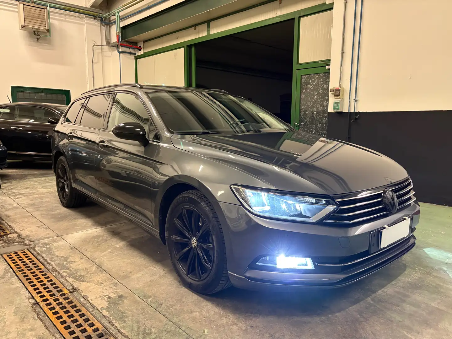 Volkswagen Passat Variant 2015 1.6 tdi Business 120cv dsg Grigio - 1