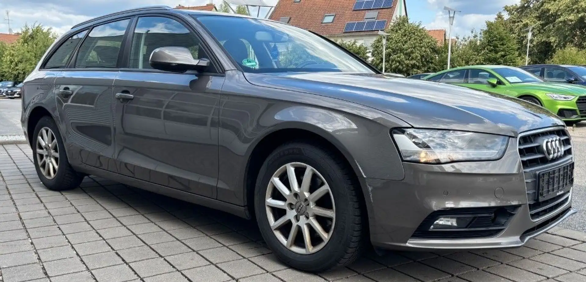 Audi A4 Avant Attraction Grau - 1