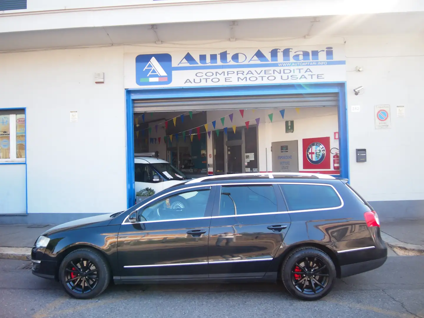 Volkswagen Passat Variant 2.0TDI Highline dpf 140CV Nero - 2