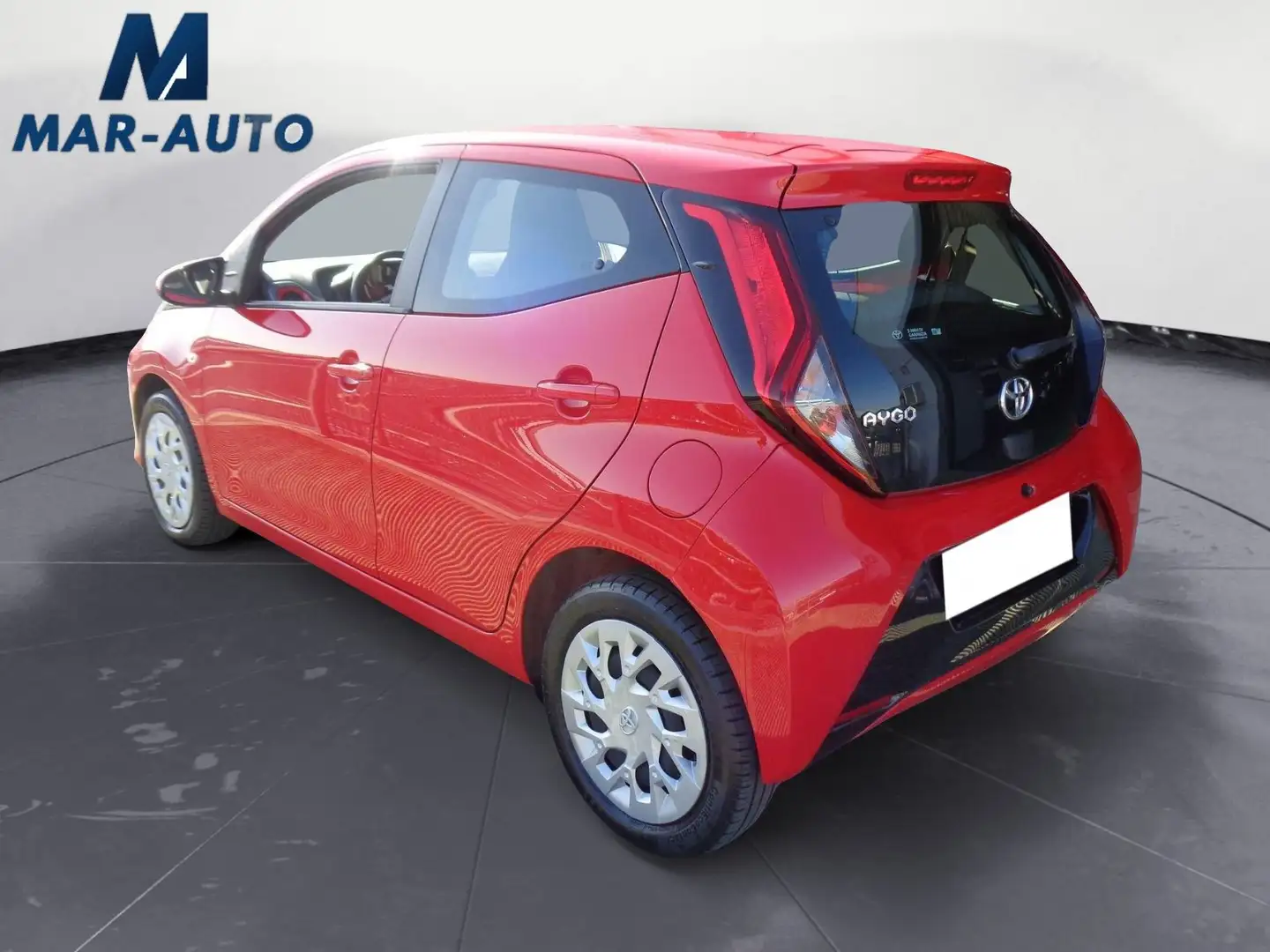 Toyota Aygo Connect 1.0 VVT-i 72CV 5 porte x-business Czerwony - 2