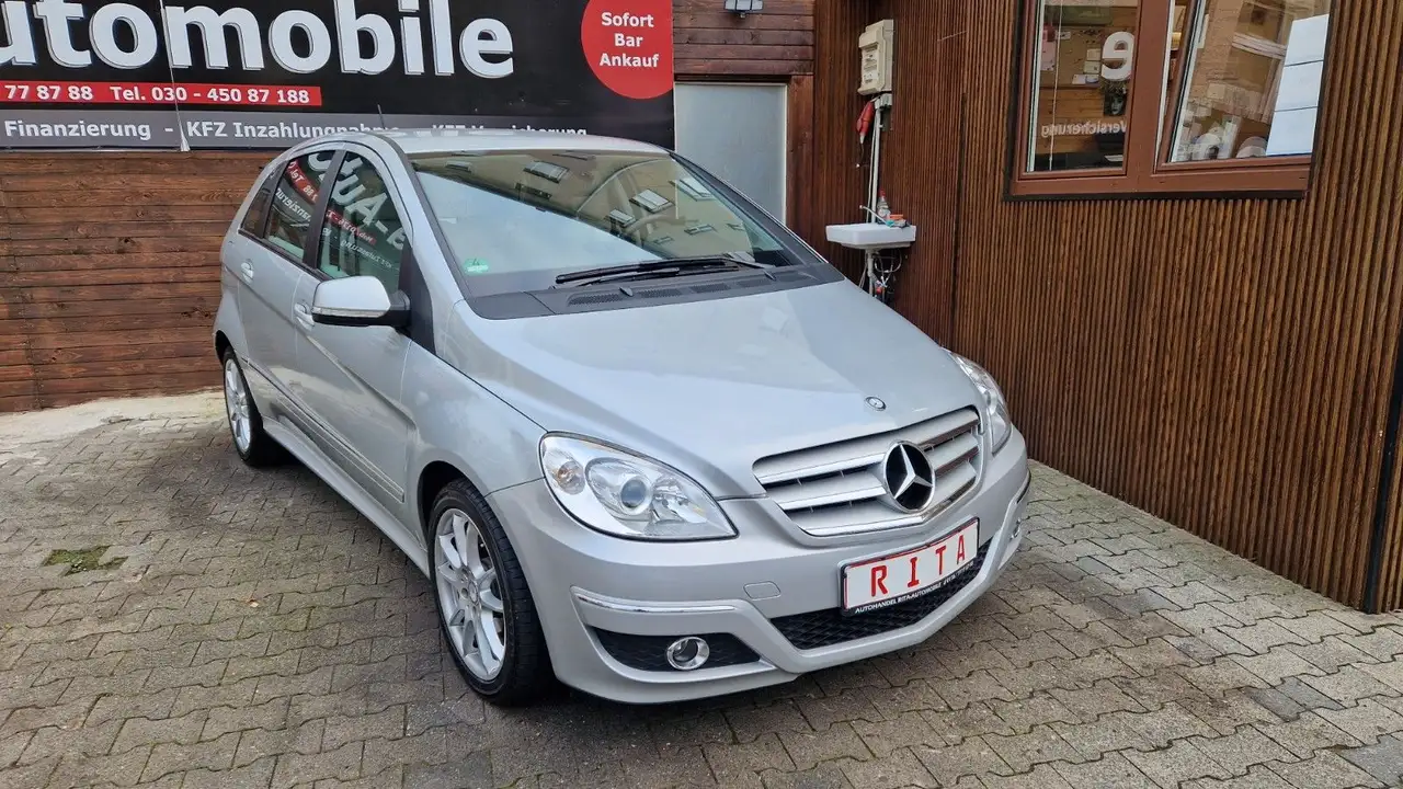 Mercedes-Benz B 180