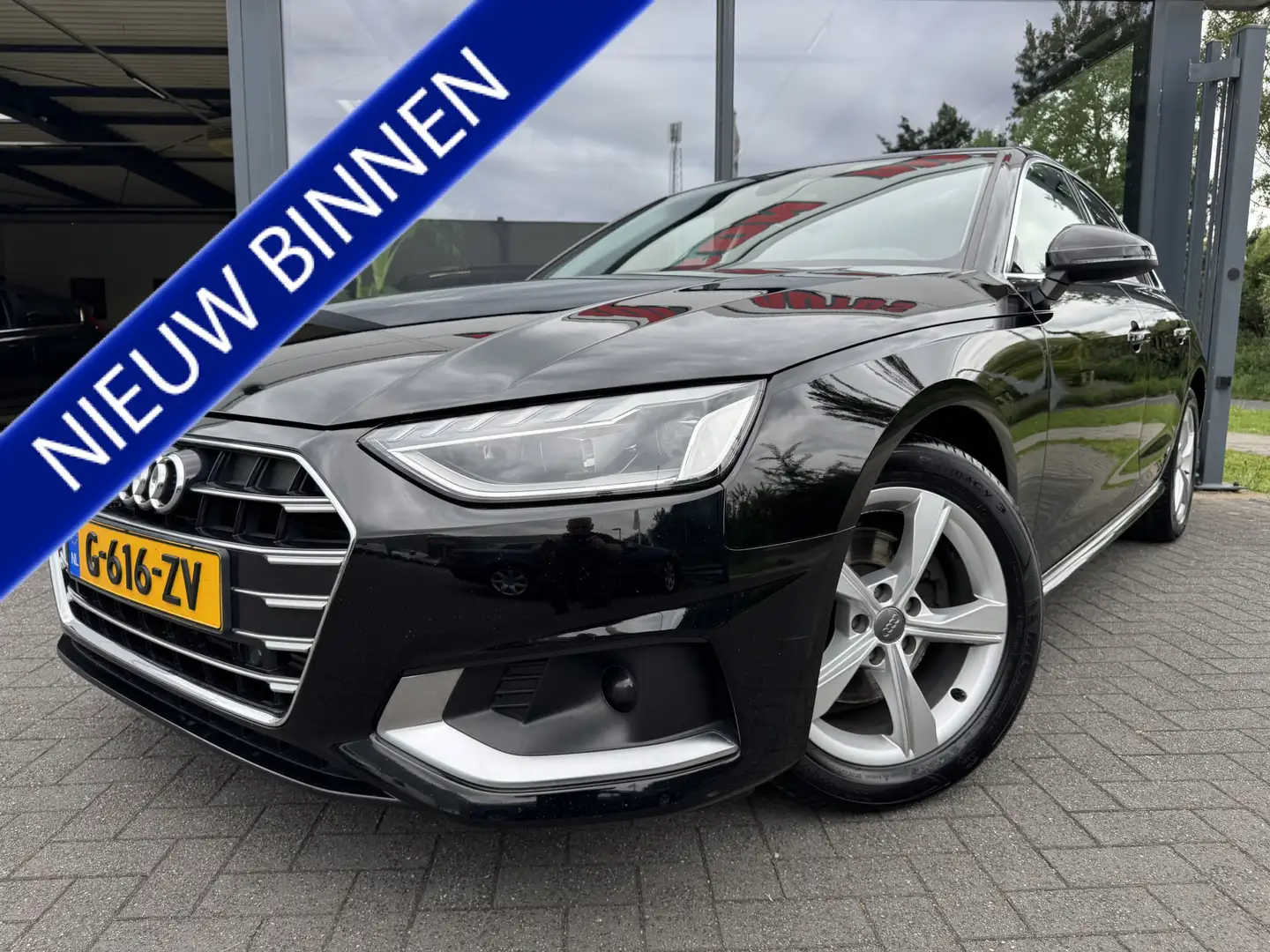 Audi A4 Limousine 35 TFSI Launch edition Business Zwart - 1