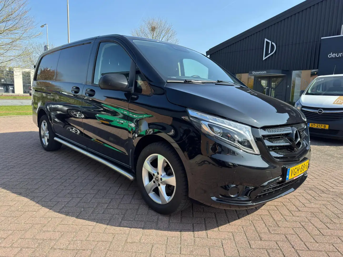 Mercedes-Benz Vito 111 CDI Lang Navi \ Cam \ Noir - 2