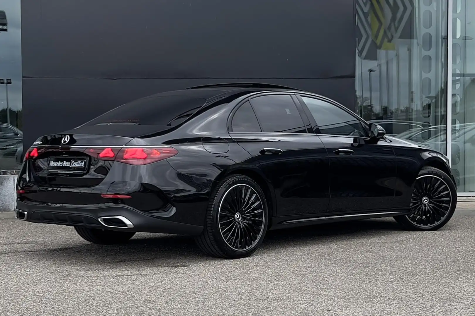 Mercedes-Benz E 300 E 300de Limousine Automaat AMG Line | Premium Pakk Zwart - 2