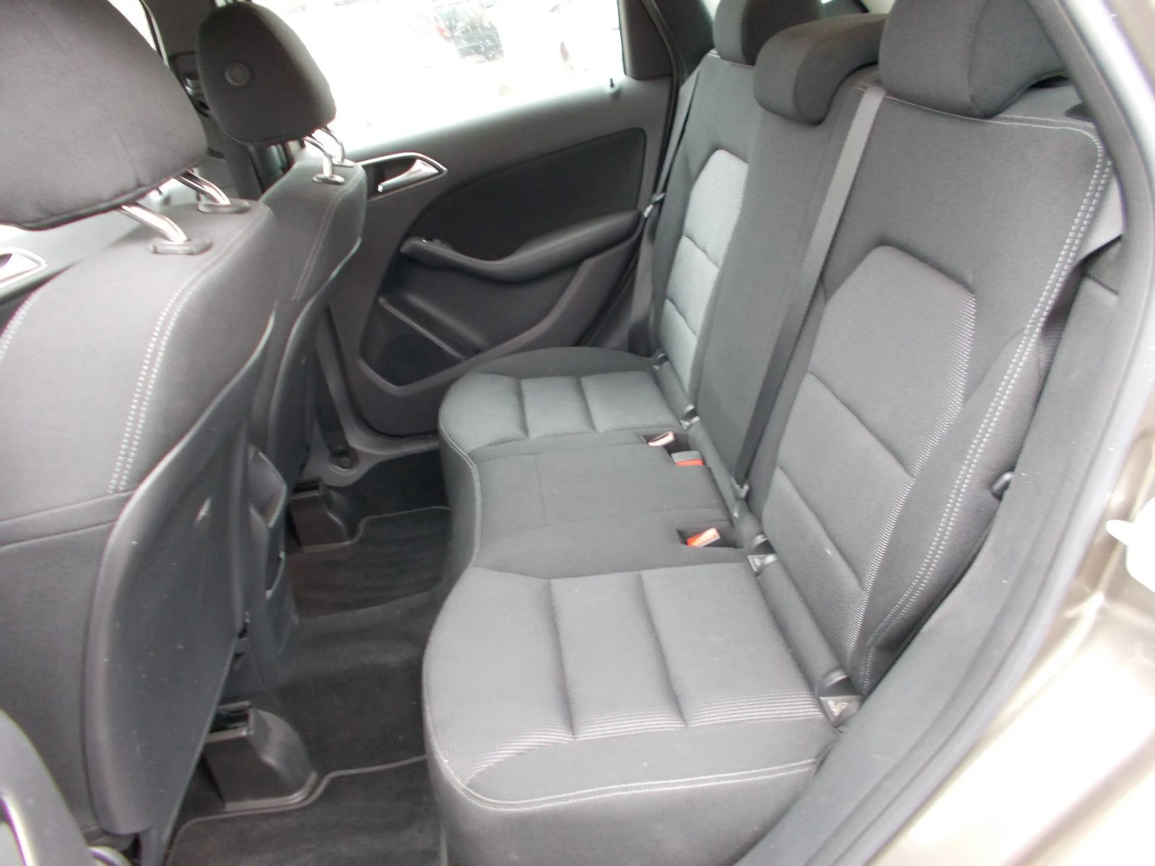 Mercedes-Benz B 180 Navi,Kamara,nur77000KM,Scheckheft — photo 12