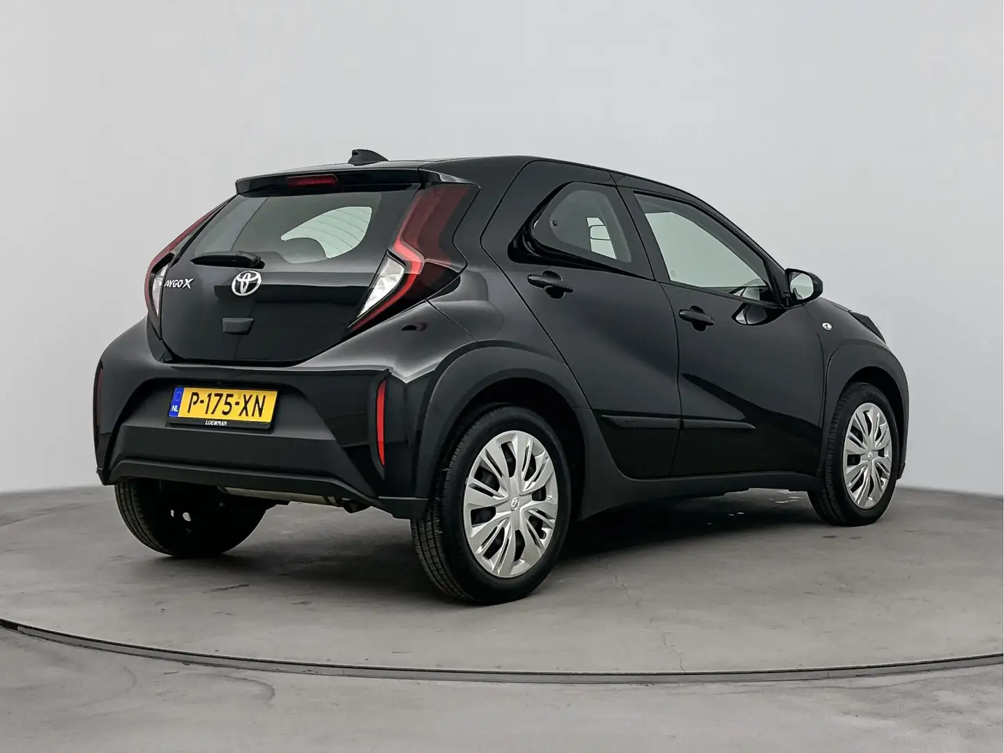 Toyota Aygo X 1.0 VVT-i MT Play Zwart - 2