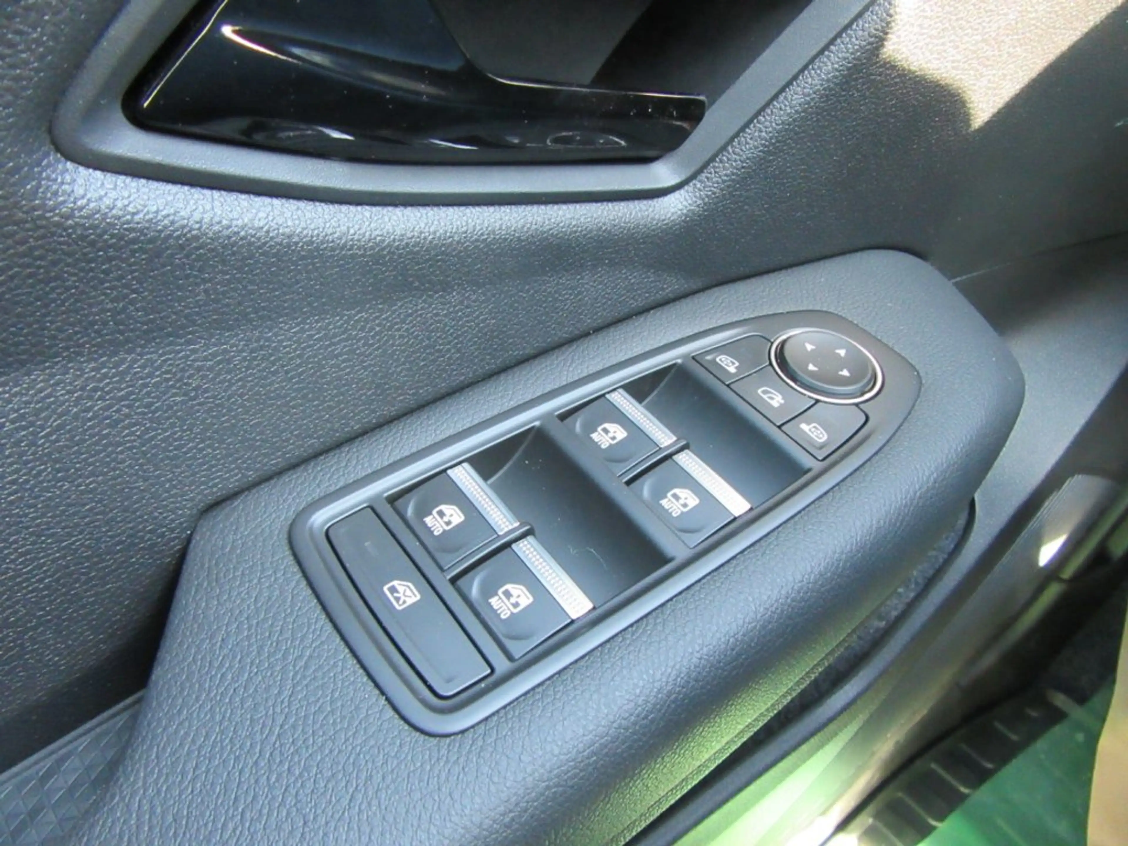 Mitsubishi Eclipse Cross BEV Invite 11kW LR 26 — photo 13