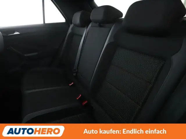 Volkswagen T-Roc view 14
