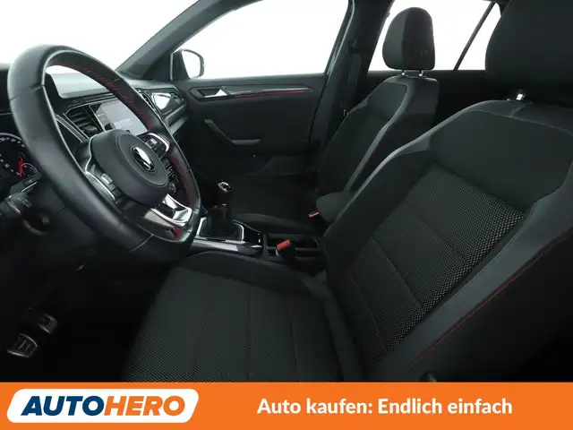 Volkswagen T-Roc view 10