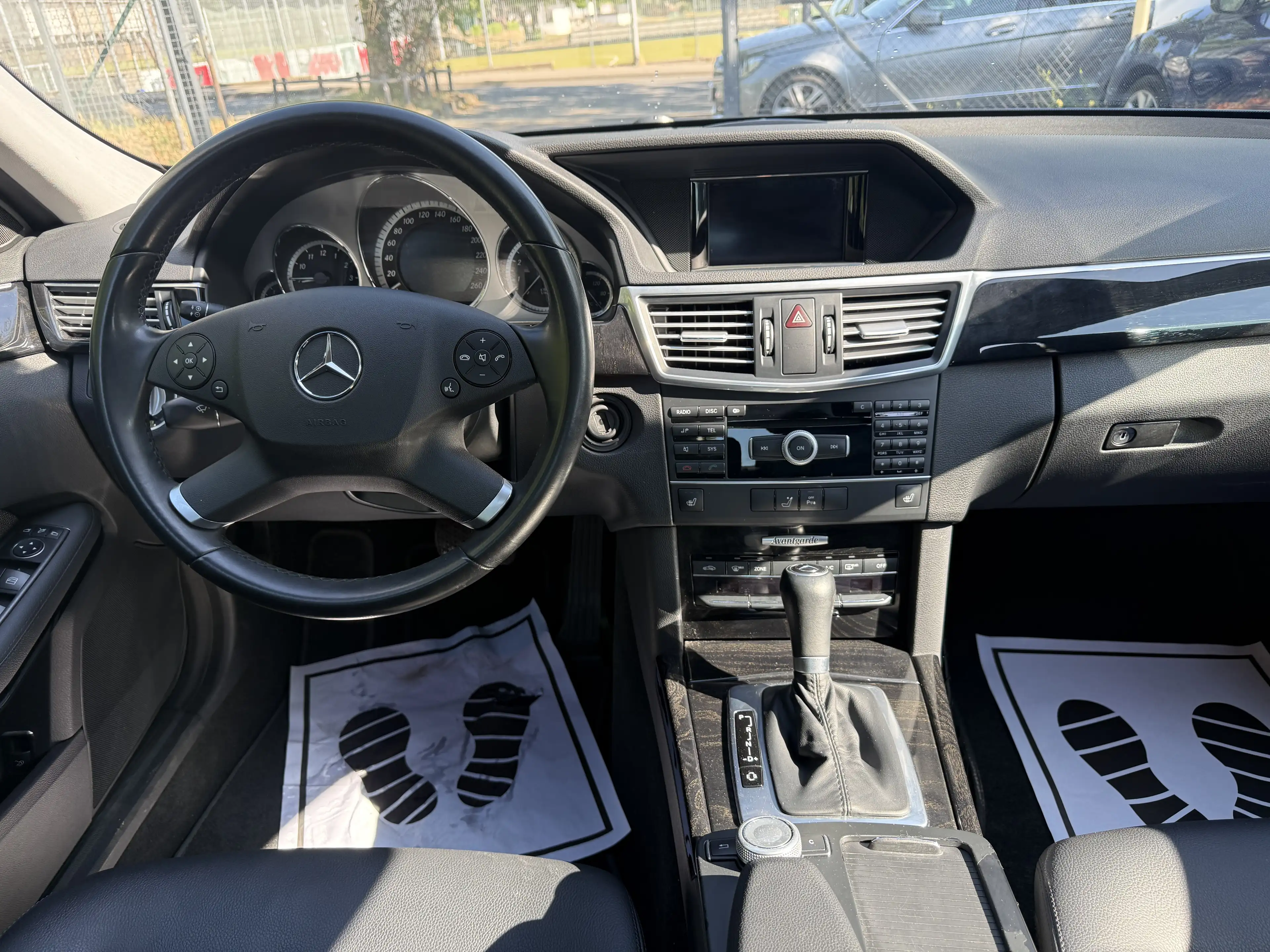 Mercedes-Benz E 250 E 250 CGI BlueEfficiency (212.047), Avangard — photo 6