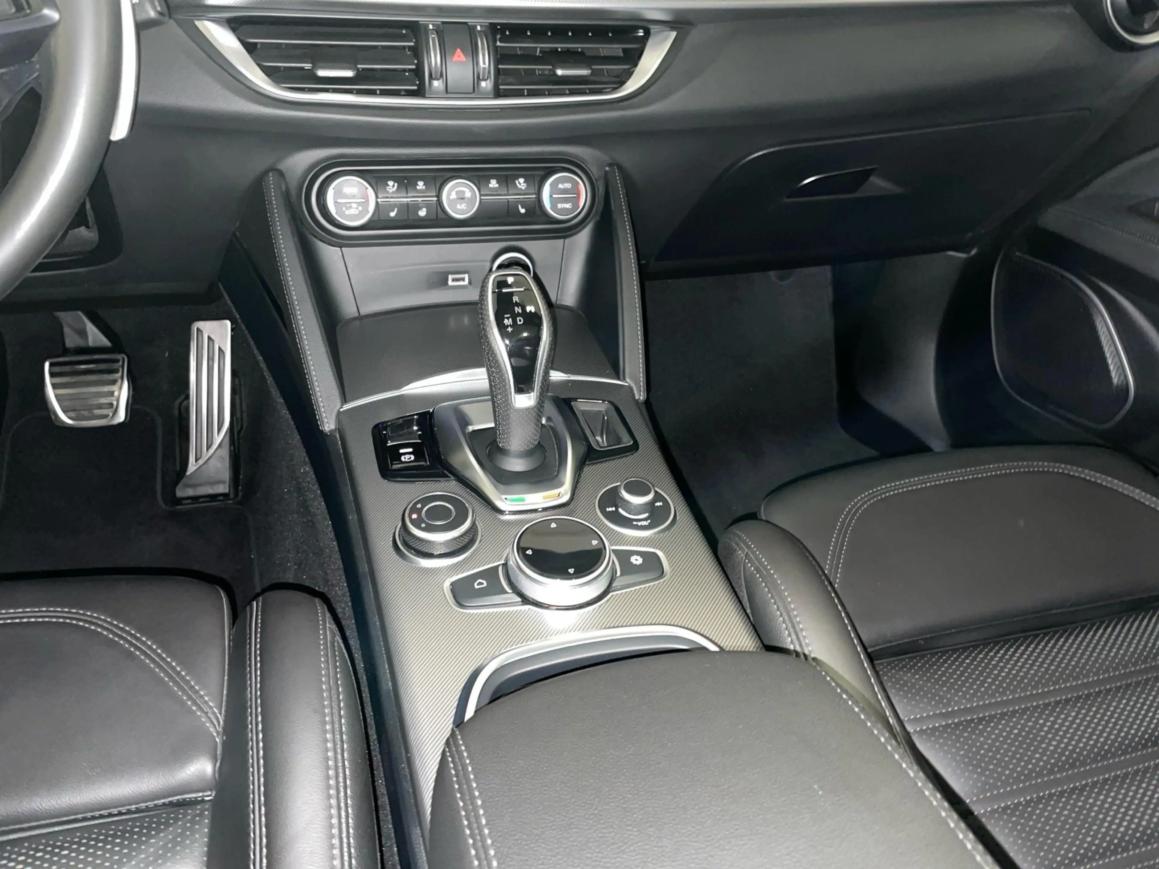 Alfa Romeo Stelvio 2.1 D 210 Veloce AWD — photo 10