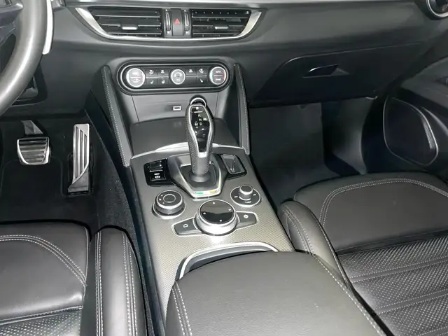 Alfa Romeo Stelvio view 10