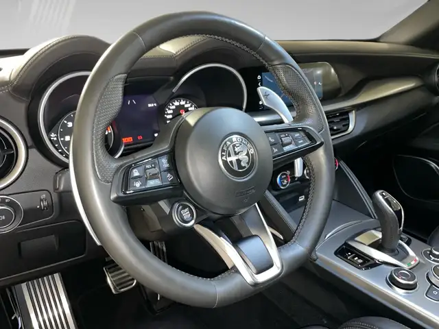 Alfa Romeo Stelvio view 8