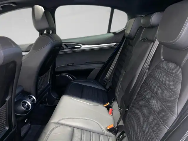 Alfa Romeo Stelvio view 11