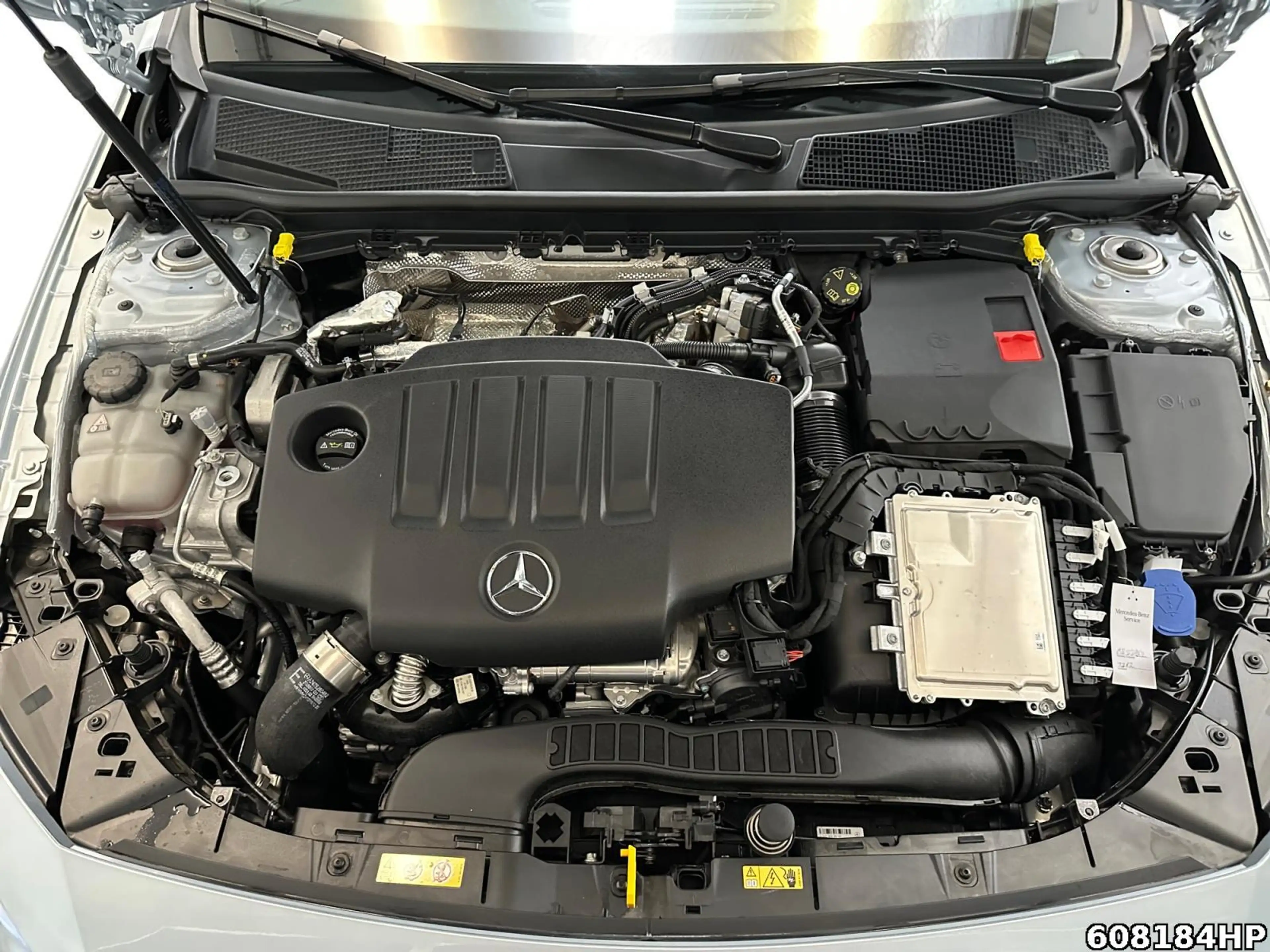 Mercedes-Benz A 200 d AMG DISTRONIC AHK Night 19"LM Adv Sound — photo 7