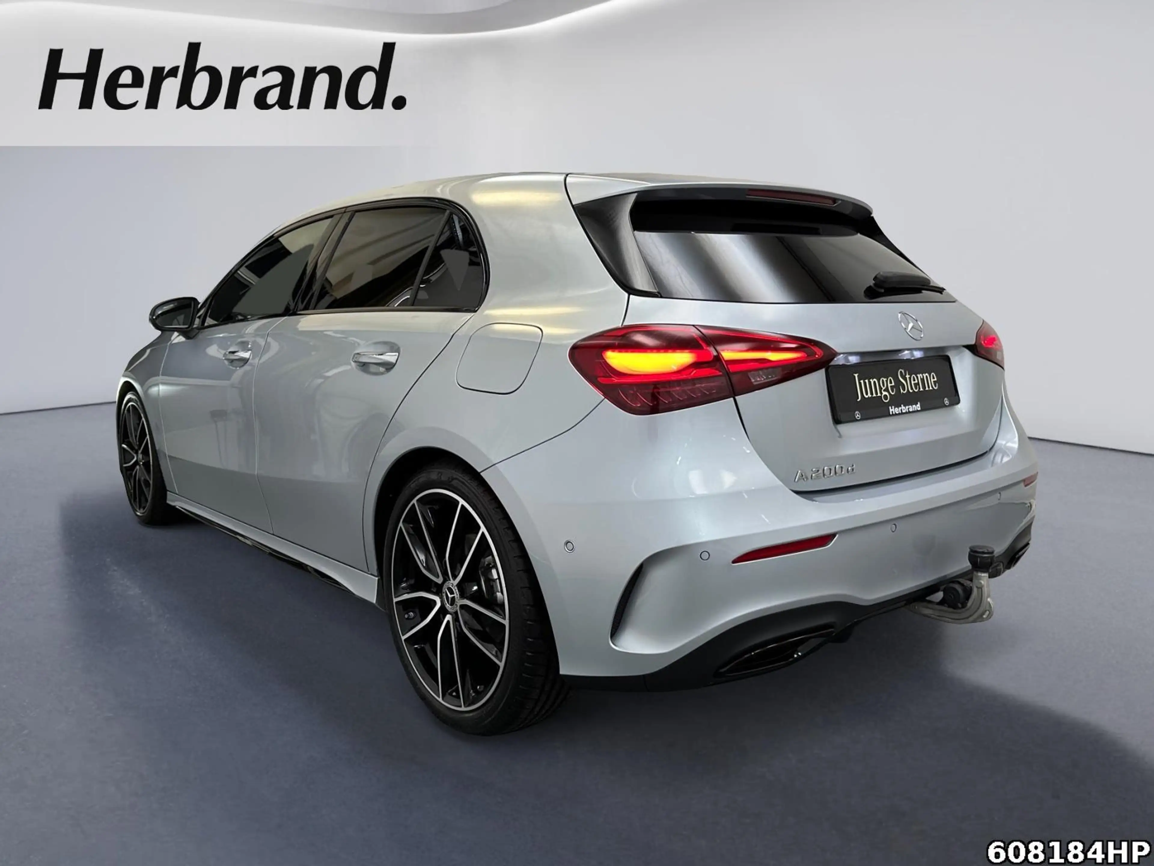 Mercedes-Benz A 200 d AMG DISTRONIC AHK Night 19"LM Adv Sound — photo 4