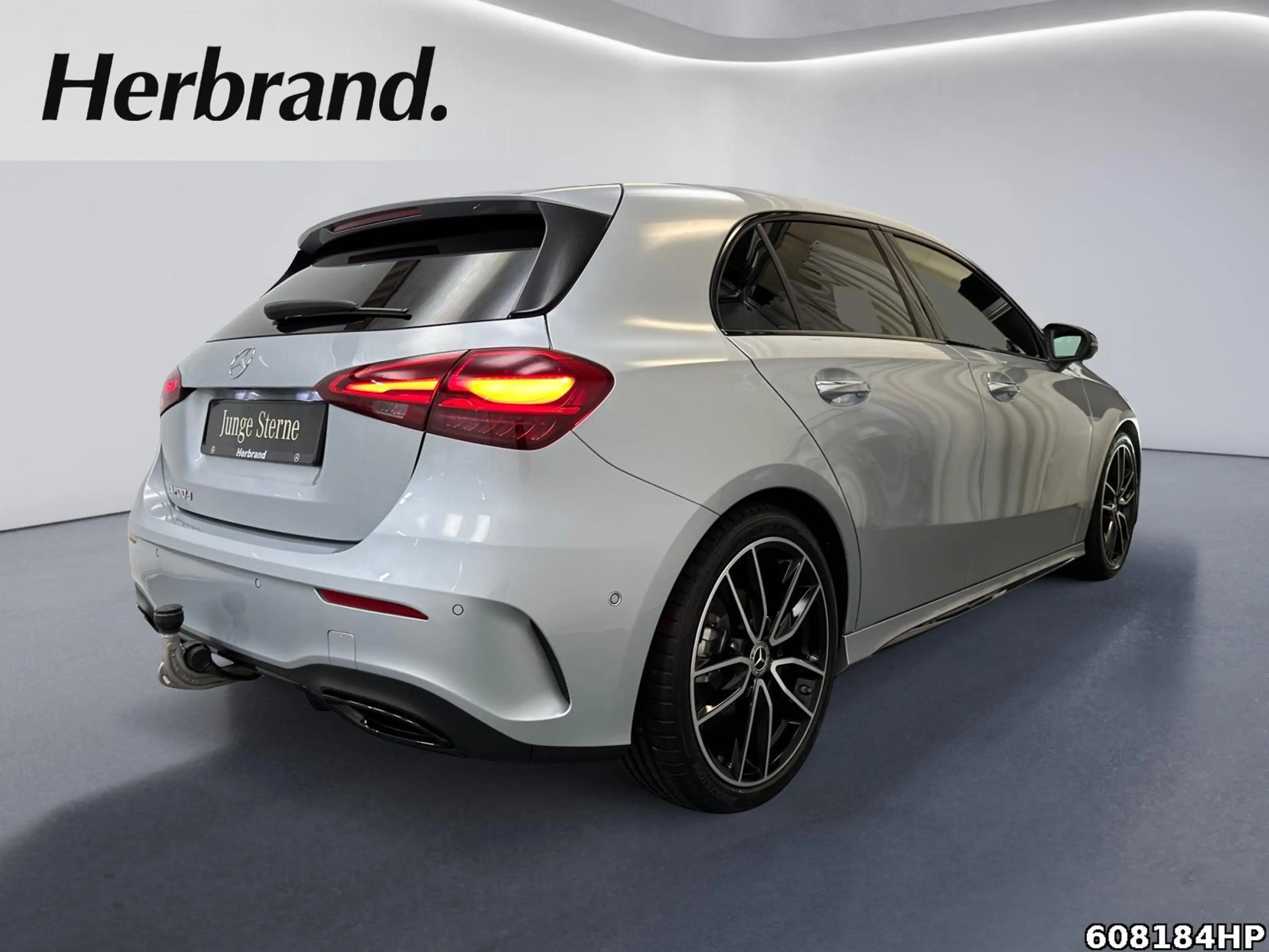 Mercedes-Benz A 200 d AMG DISTRONIC AHK Night 19"LM Adv Sound — photo 3