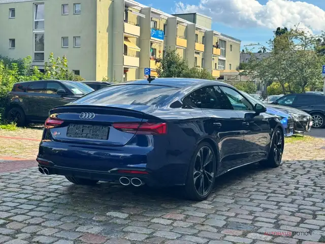 Audi S5 view 4