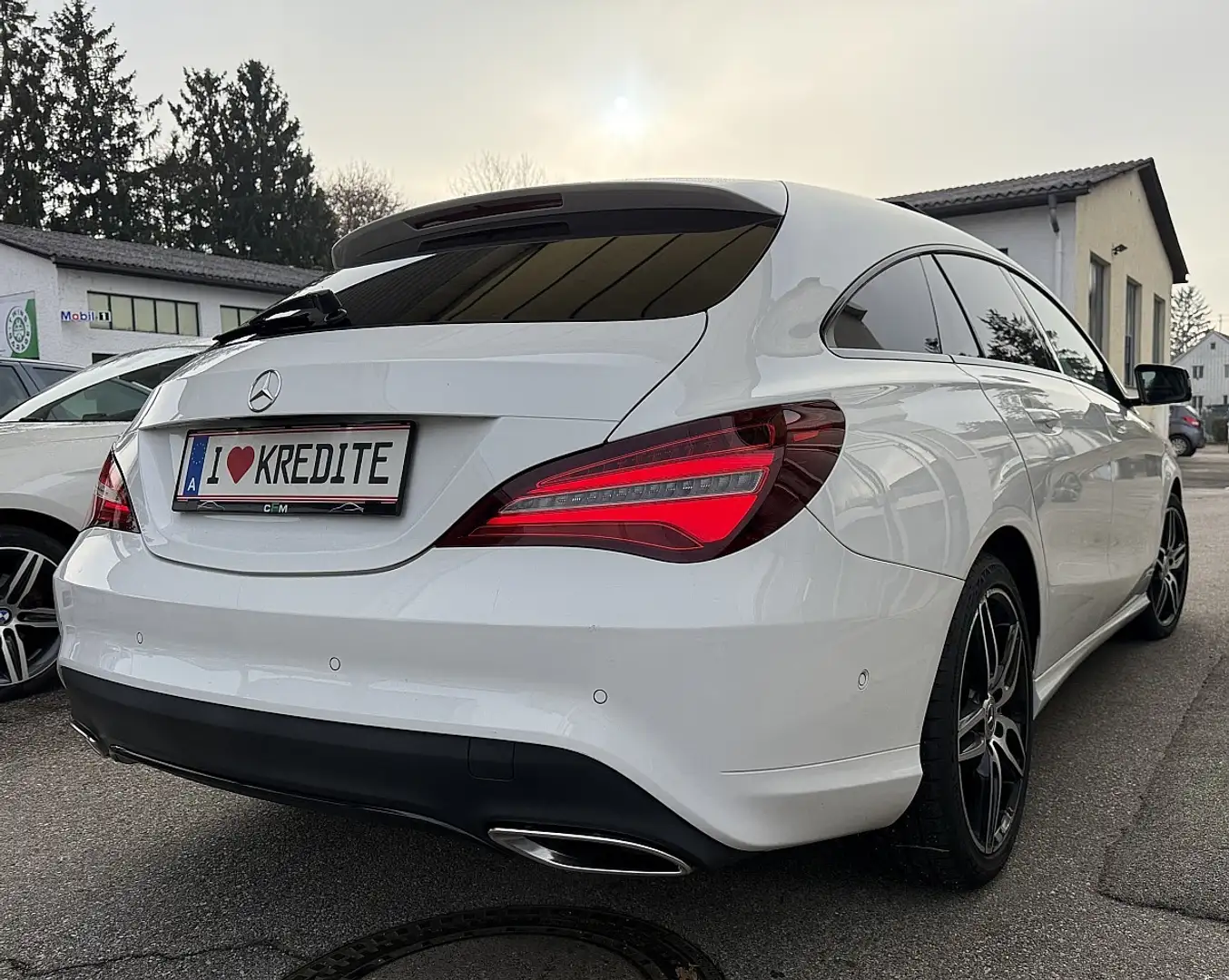 Mercedes-Benz CLA 220 d Shooting Brake Aut. Weiß - 2