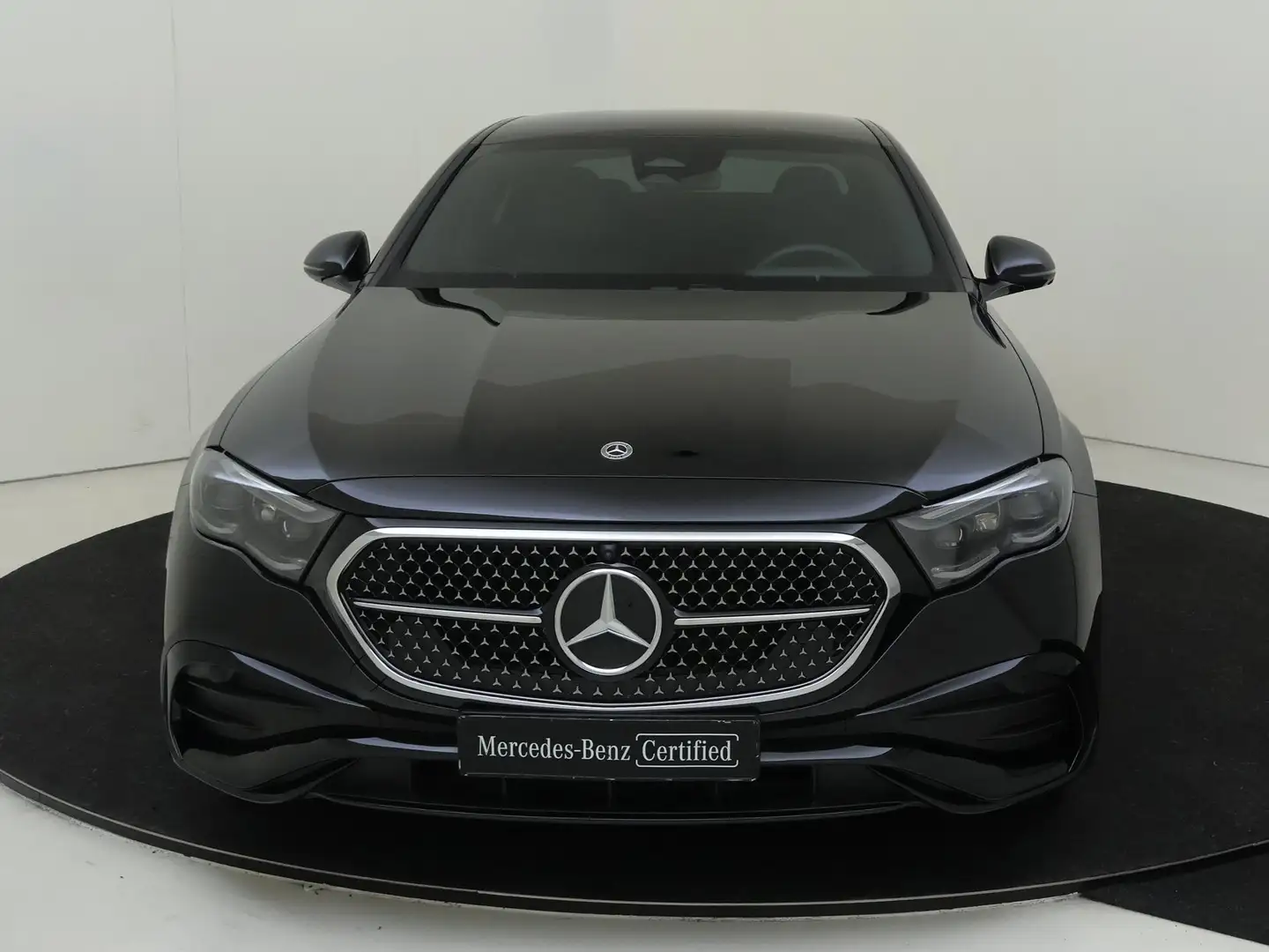 Mercedes-Benz E 400 e 4MATIC AMG Line Memory Seats / Keyless / 360 Cam Black - 2