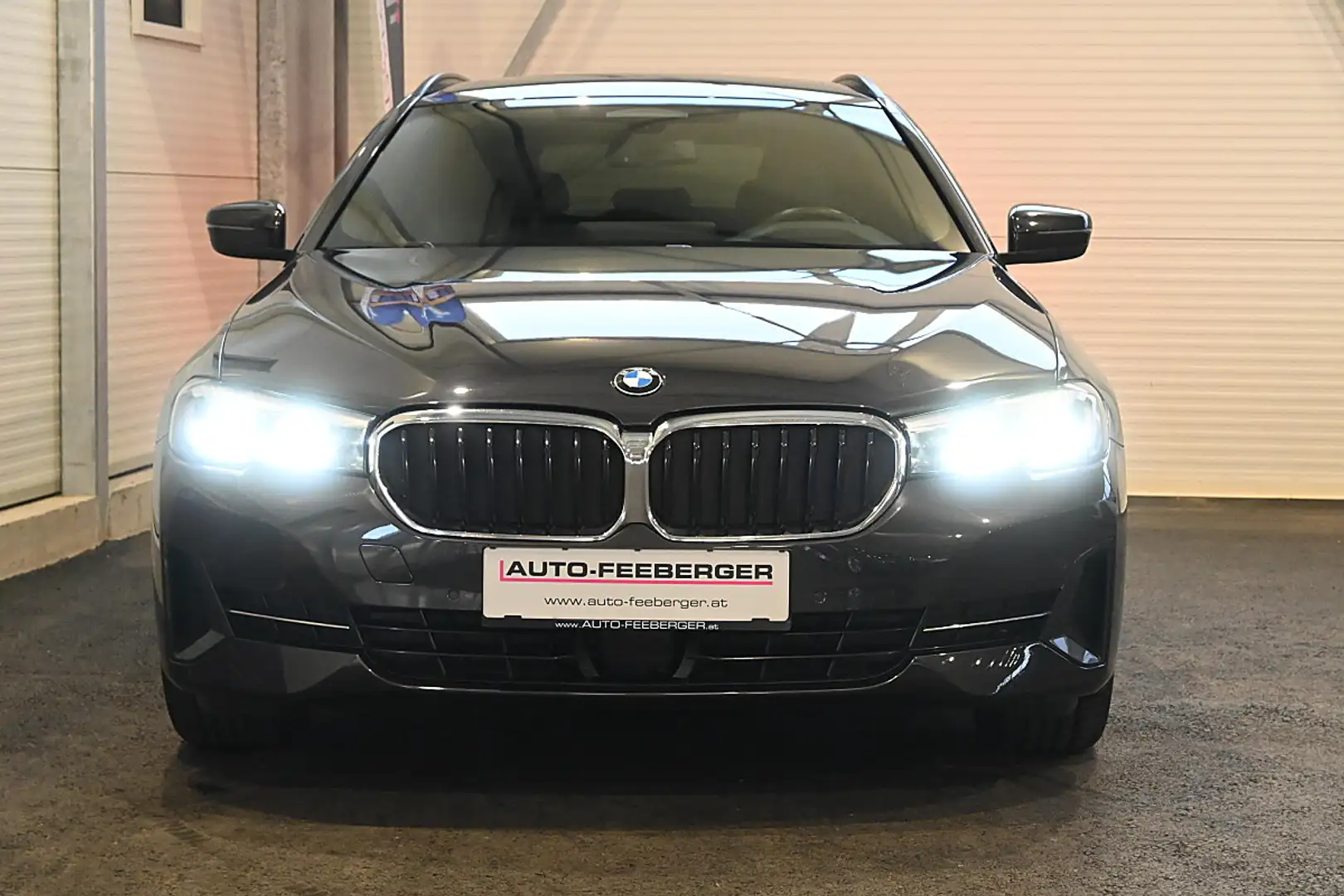 BMW 520 d 48 V Touring Aut.; Panoramadach, Standheizung... Grau - 2