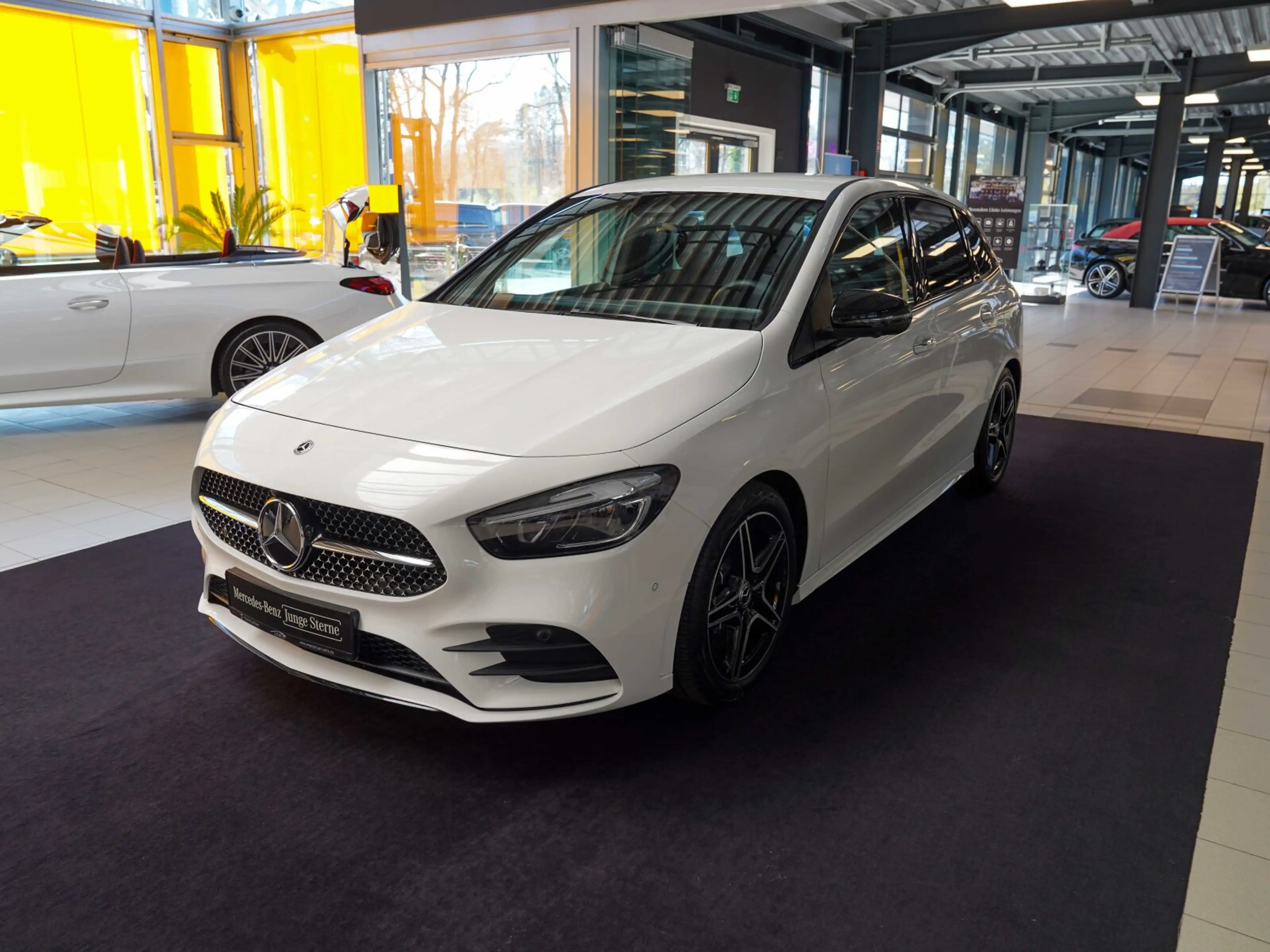 Mercedes-Benz B 220 B 220 d AMG Line Night 360° AHK Carbon DISTRO — photo 14