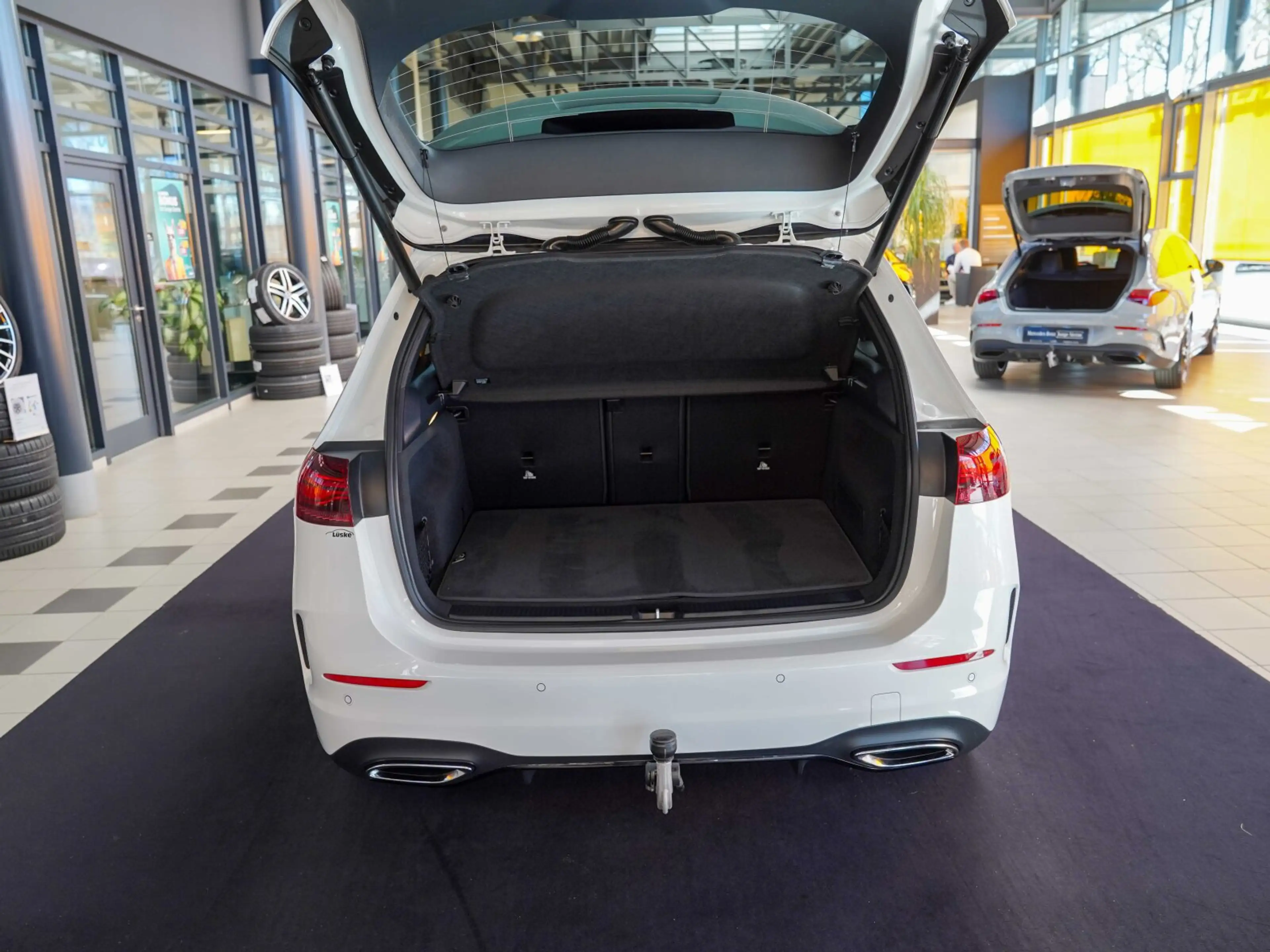 Mercedes-Benz B 220 B 220 d AMG Line Night 360° AHK Carbon DISTRO — photo 10