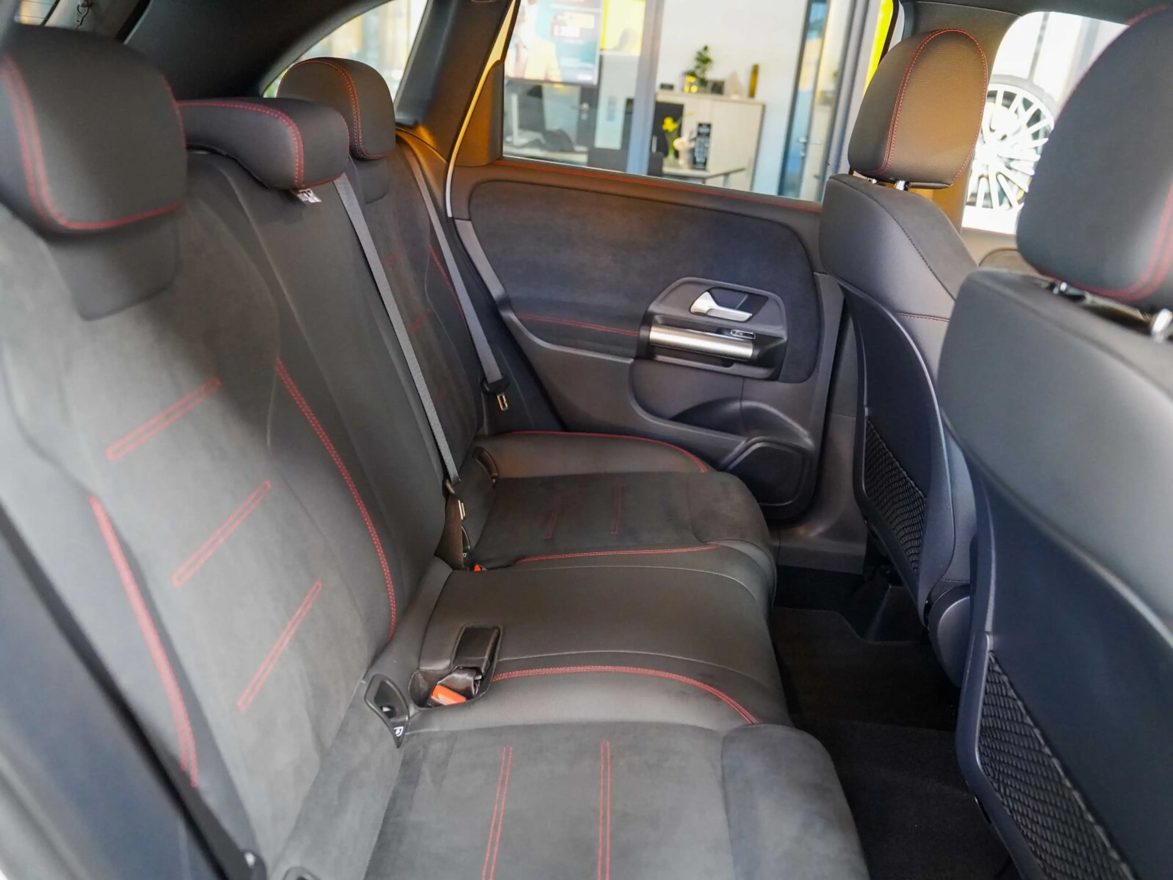 Mercedes-Benz B 220 B 220 d AMG Line Night 360° AHK Carbon DISTRO — photo 4