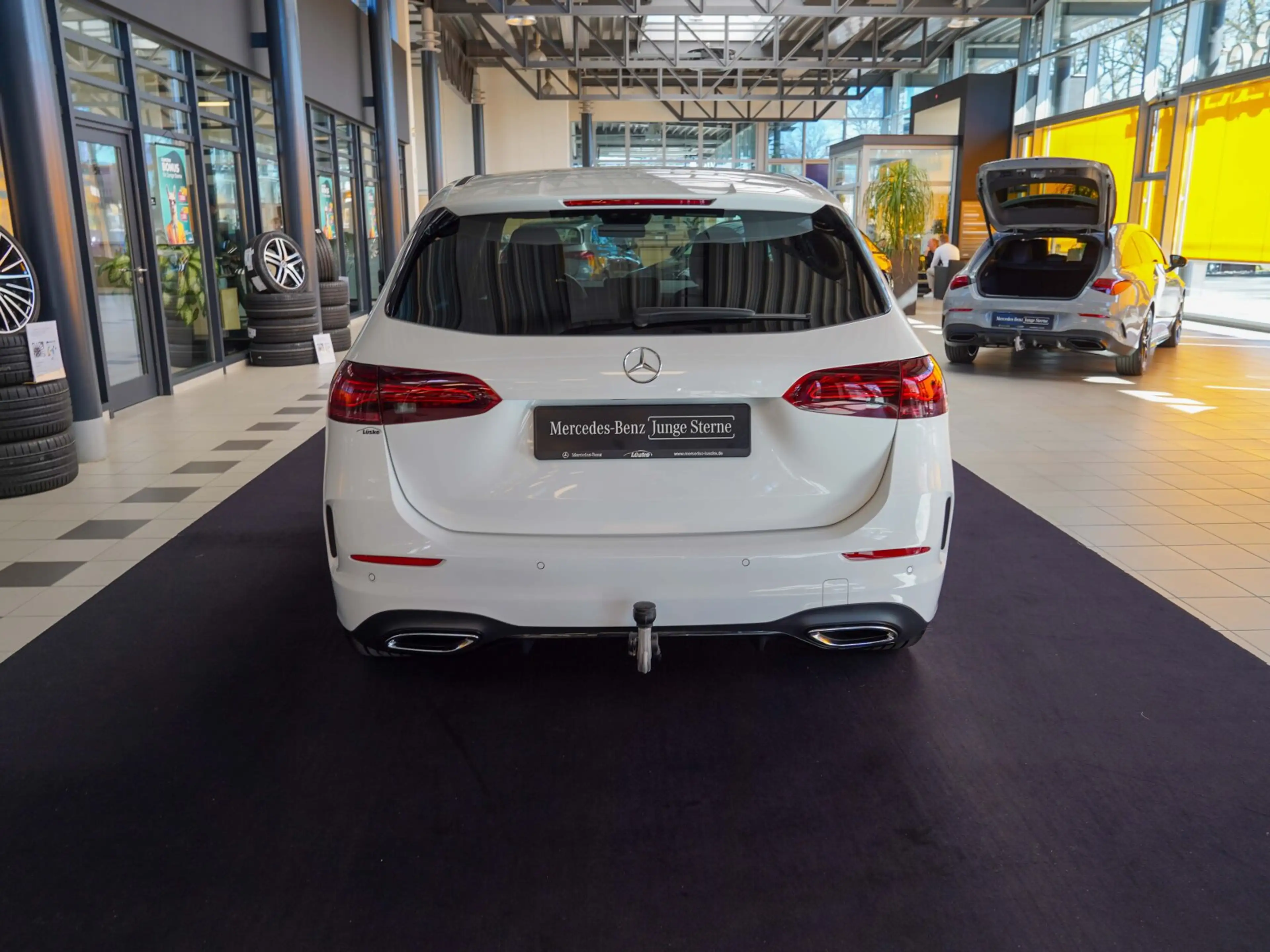 Mercedes-Benz B 220 B 220 d AMG Line Night 360° AHK Carbon DISTRO — photo 9